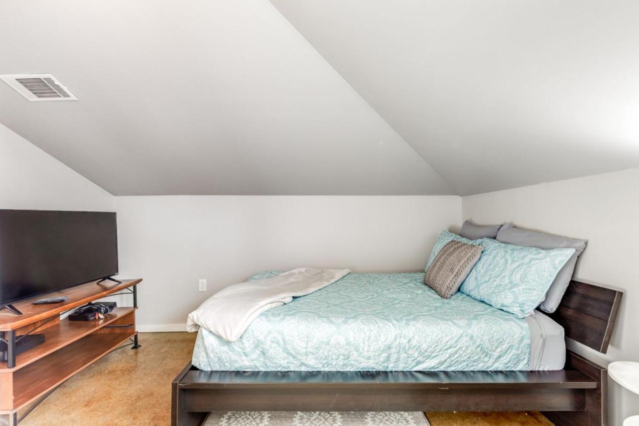 Walk Score 90!!-Historic Downtown District-2 Blocks To Famous Forsyth Park- Huge Private Patio-Private Parking Savannah Extérieur photo