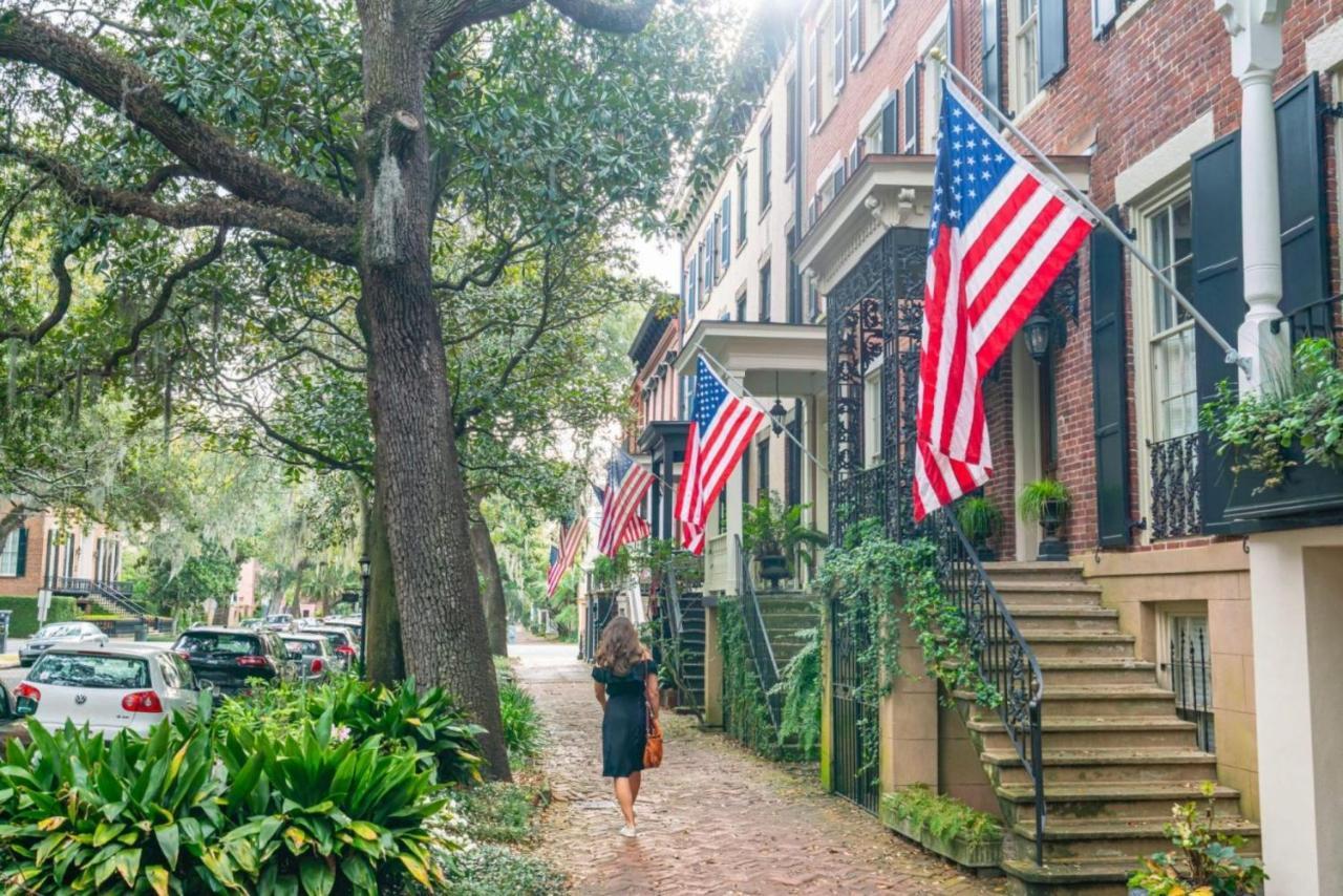 Walk Score 90!!-Historic Downtown District-2 Blocks To Famous Forsyth Park- Huge Private Patio-Private Parking Savannah Extérieur photo