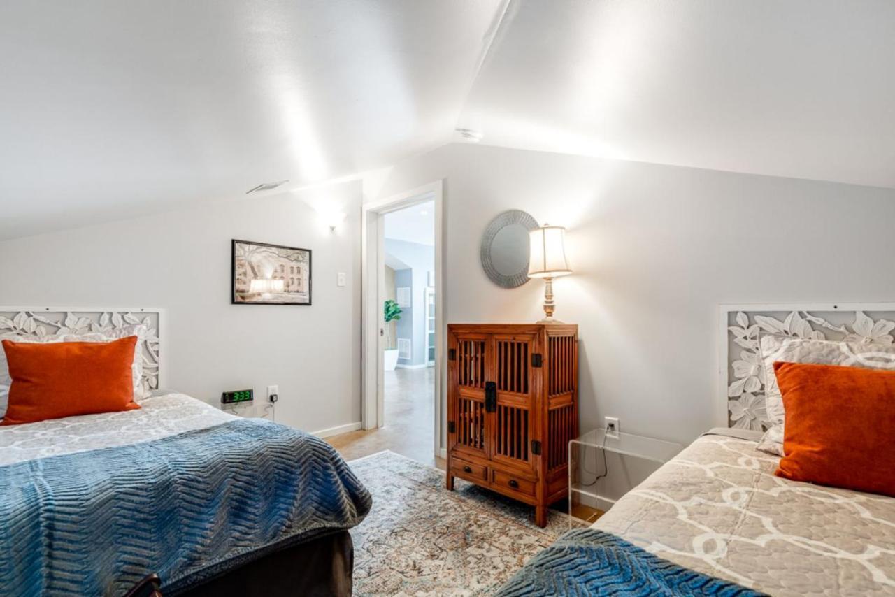 Walk Score 90!!-Historic Downtown District-2 Blocks To Famous Forsyth Park- Huge Private Patio-Private Parking Savannah Extérieur photo