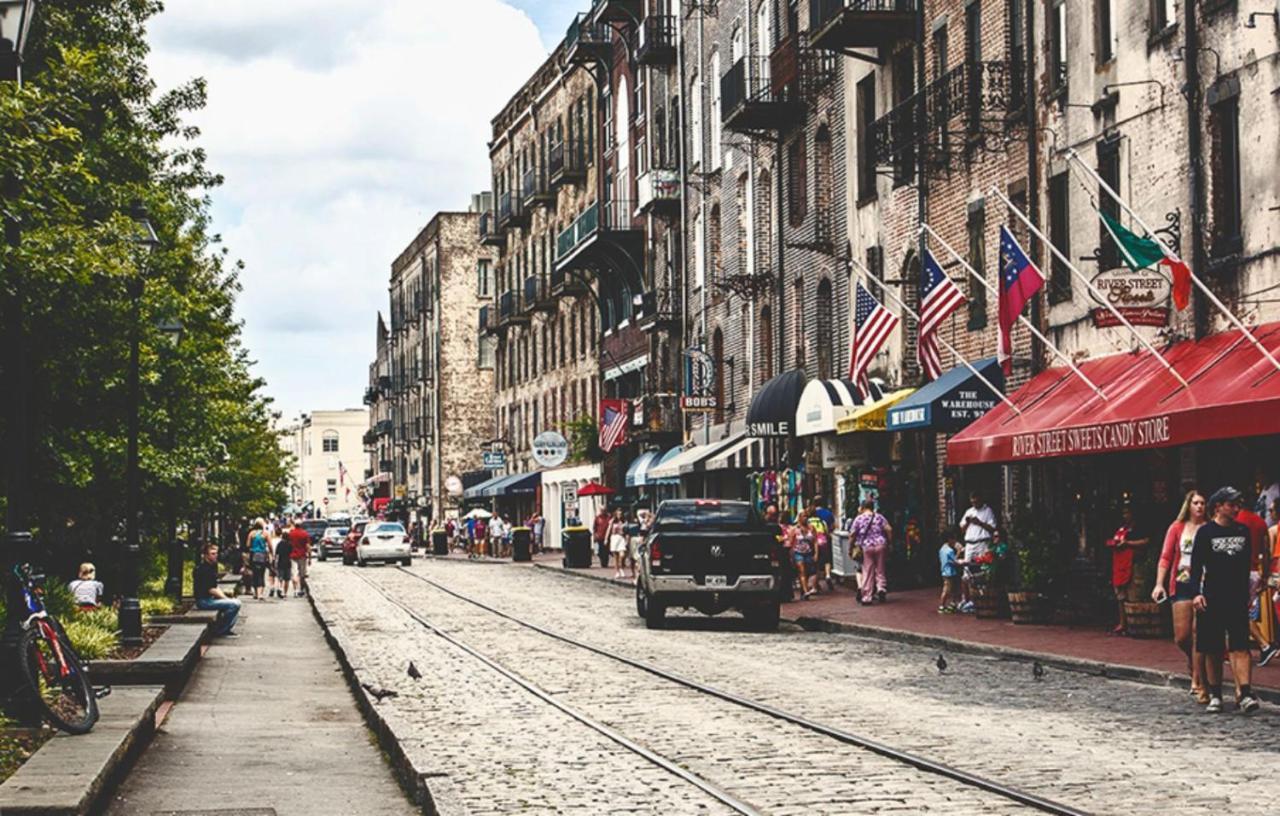 Walk Score 90!!-Historic Downtown District-2 Blocks To Famous Forsyth Park- Huge Private Patio-Private Parking Savannah Extérieur photo