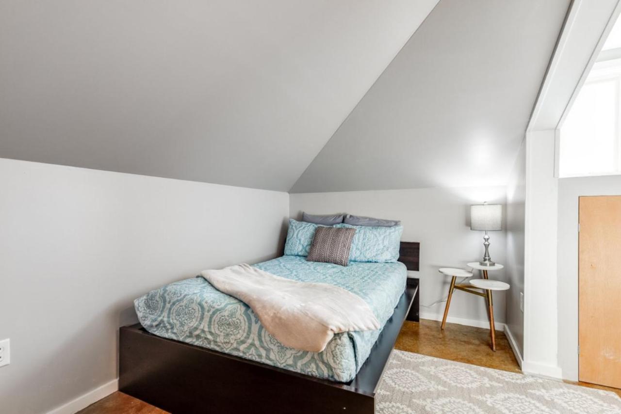 Walk Score 90!!-Historic Downtown District-2 Blocks To Famous Forsyth Park- Huge Private Patio-Private Parking Savannah Extérieur photo
