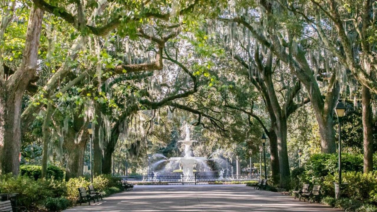 Walk Score 90!!-Historic Downtown District-2 Blocks To Famous Forsyth Park- Huge Private Patio-Private Parking Savannah Extérieur photo