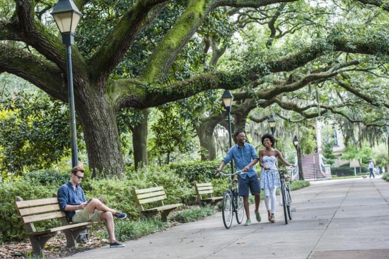 Walk Score 90!!-Historic Downtown District-2 Blocks To Famous Forsyth Park- Huge Private Patio-Private Parking Savannah Extérieur photo
